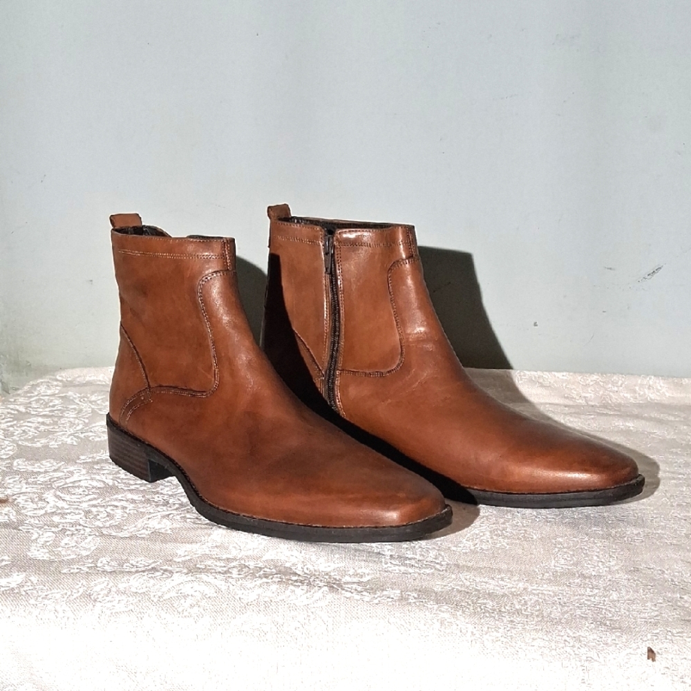 Johnston & Murphy Men's Boot-  Size 13-  Like NEW